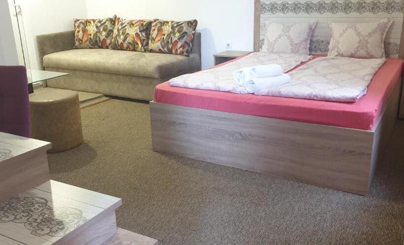 Standard Triple Room with Terrace, Priyateli   Friends