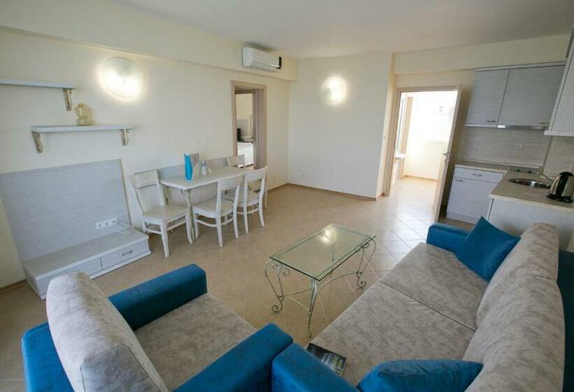 דירת חדר עם נוף לים ומרפסת, Royal Bay Resort   All Inclusive And Free Beach Accsess