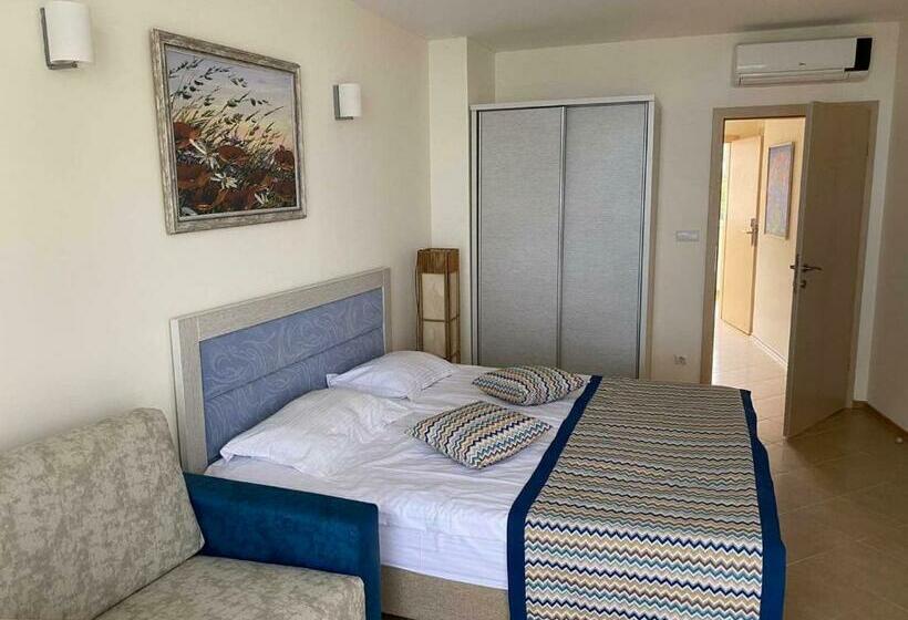 סטודיו סטנדרטי עם נוף לים ומרפסת, Royal Bay Resort   All Inclusive And Free Beach Accsess