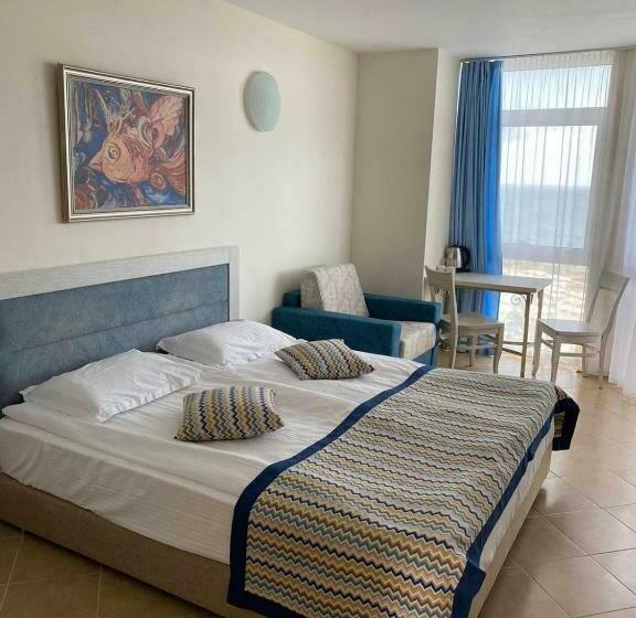סטודיו סטנדרטי עם נוף לים ומרפסת, Royal Bay Resort   All Inclusive And Free Beach Accsess