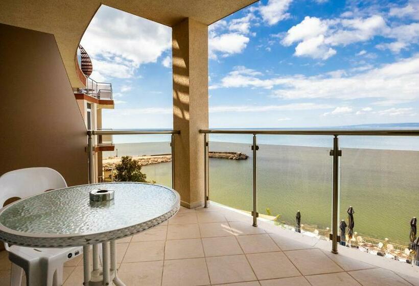דירת חדר עם נוף לים ומרפסת, Royal Bay Resort   All Inclusive And Free Beach Accsess