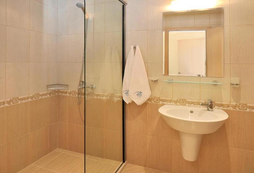 דירת חדר עם נוף לים ומרפסת, Royal Bay Resort   All Inclusive And Free Beach Accsess