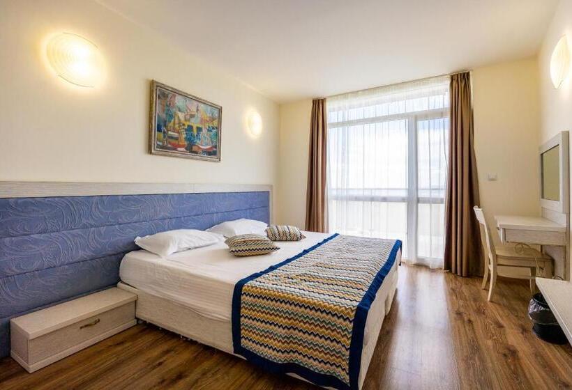 דירת חדר עם נוף לים ומרפסת, Royal Bay Resort   All Inclusive And Free Beach Accsess