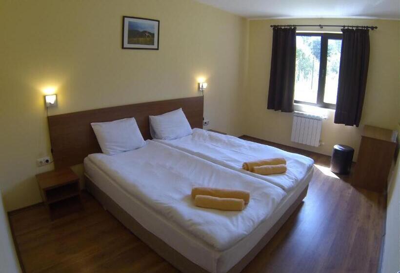 발코니가 있는 스위트, Rusaliite Adventure House