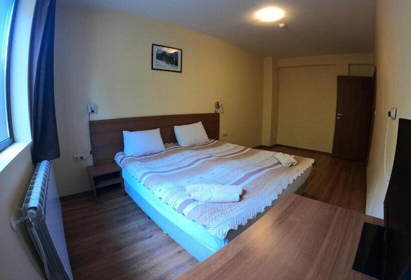 패밀리 룸, Rusaliite Adventure House
