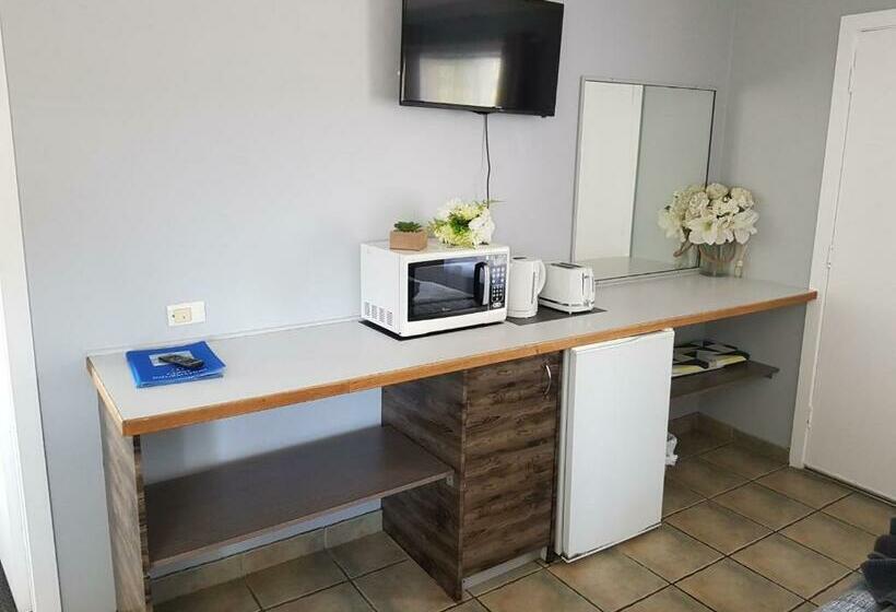 家庭间, Limassol Motel