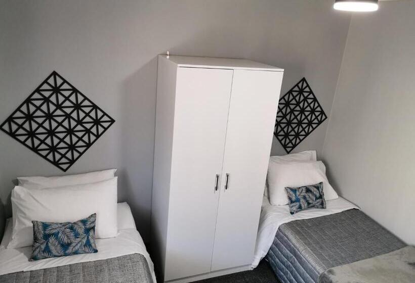 패밀리 룸, Limassol Motel