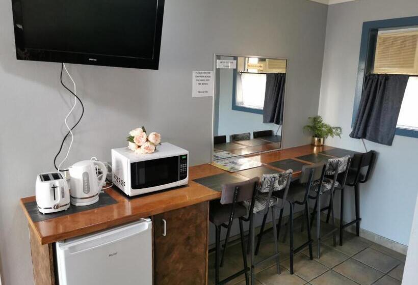 家庭间, Limassol Motel
