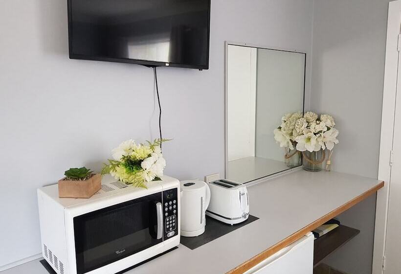 家庭间, Limassol Motel