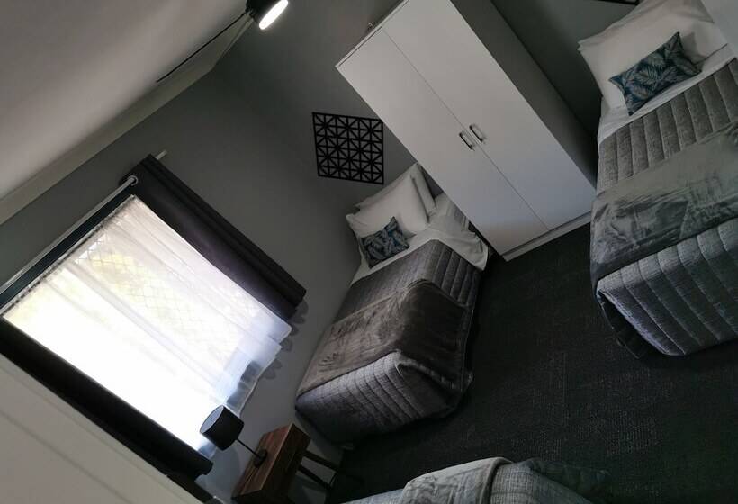 家庭间, Limassol Motel