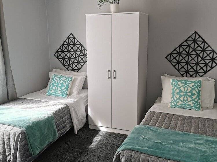 패밀리 룸, Limassol Motel
