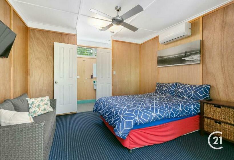 Quarto Estandar, Dolphins Backpackers
