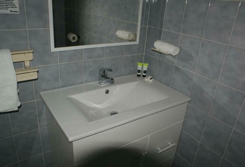 Апартаменты 1 Спальня Вид на Бассейн, Hawks Nest Motel