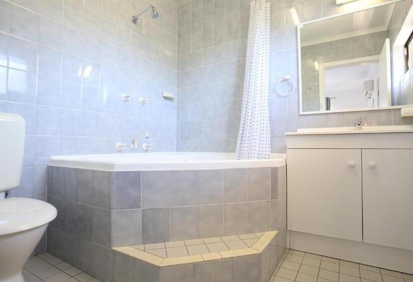 Номер Стандарт с Гидромассажем, Hawks Nest Motel