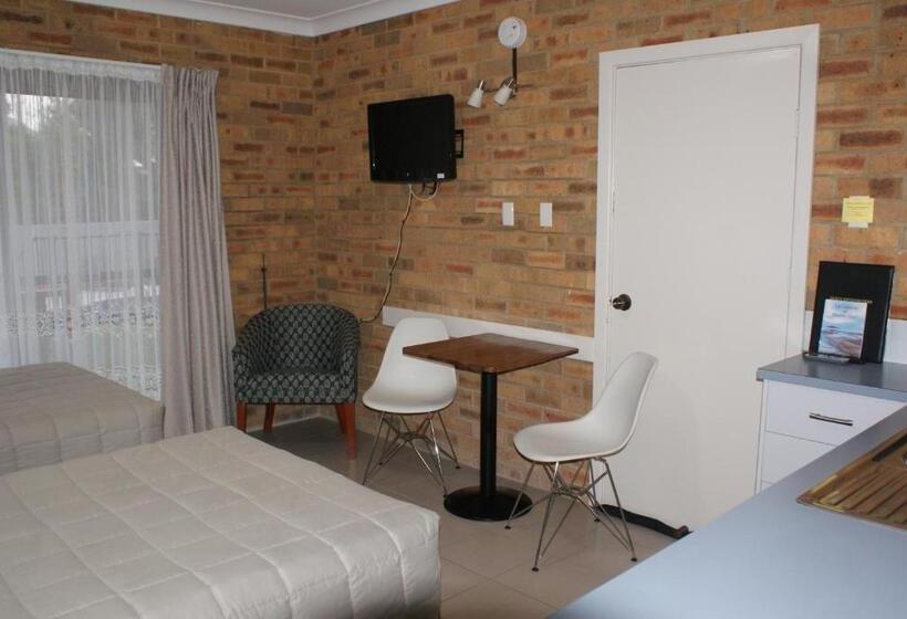 Номер Стандарт, Hawks Nest Motel
