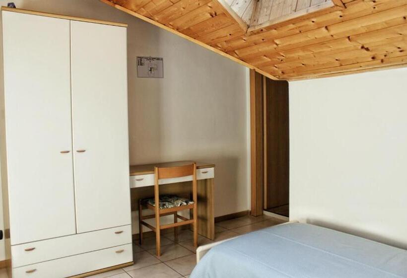اتاق استاندارد یک نفره, Albergo Hofer