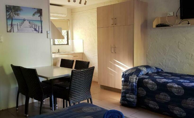 패밀리 룸, Mango Tree Motel