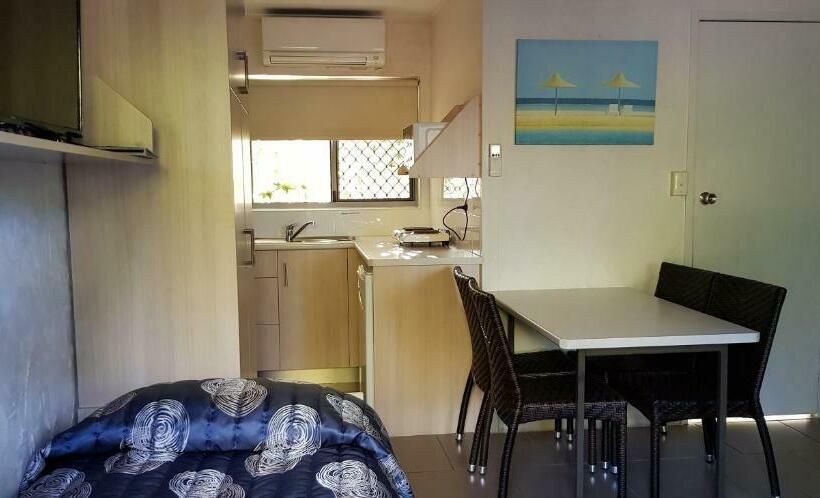 패밀리 룸, Mango Tree Motel