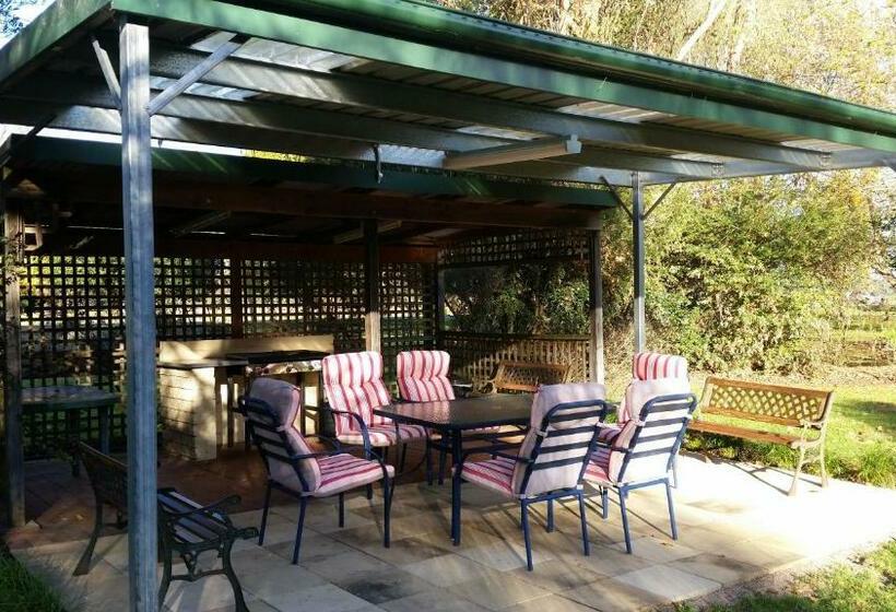 패밀리 룸, Moruya Motel