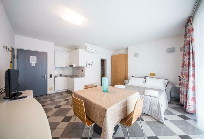 스탠다드 스튜디오, Piazzi House