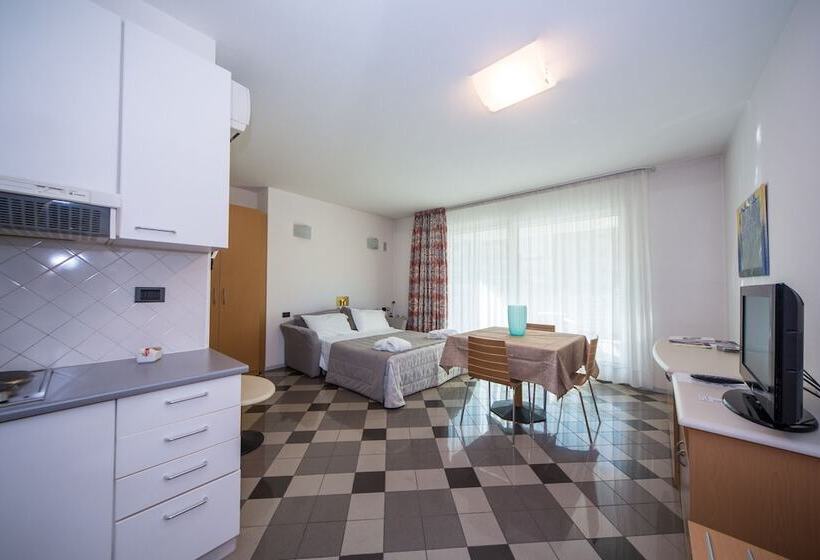 스탠다드 스튜디오, Piazzi House