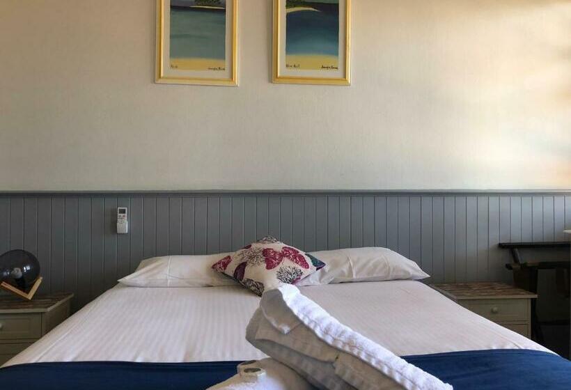 Номер Стандарт Вид на Озеро, Squid S Ink Motel