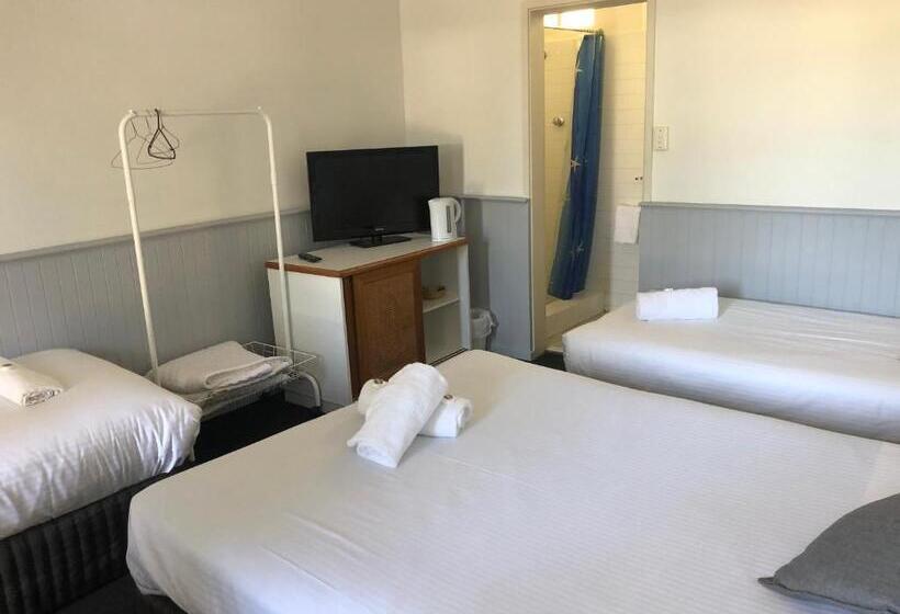 Четырехместный Номер Стандарт, Squid S Ink Motel