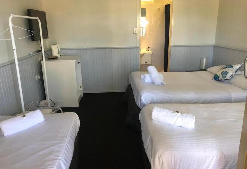 Четырехместный Номер Стандарт, Squid S Ink Motel