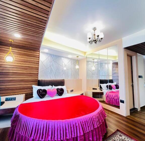 디럭스 룸 킹사이즈 침대, Goroomgo Broadway Boutique Mall Road Darjeeling