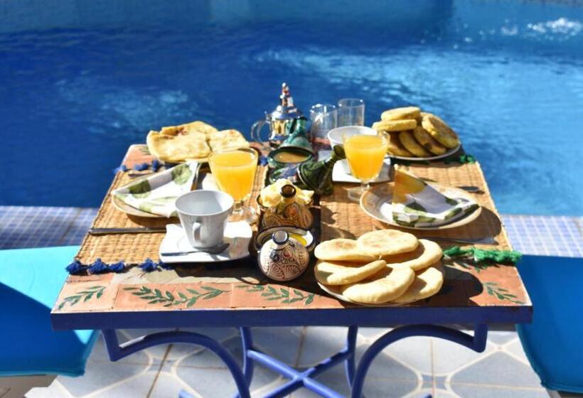 Трехместный Номер Стандарт Вид на Бассейн, Auberge Dar Elfatouakia