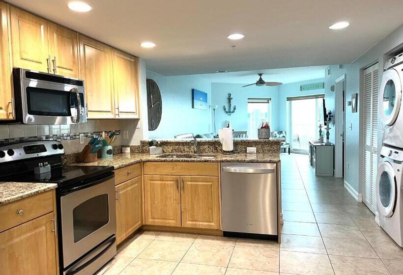 اتاق استاندارد, Crystal Palms Resort Treasure Island Penthouse Unit 603
