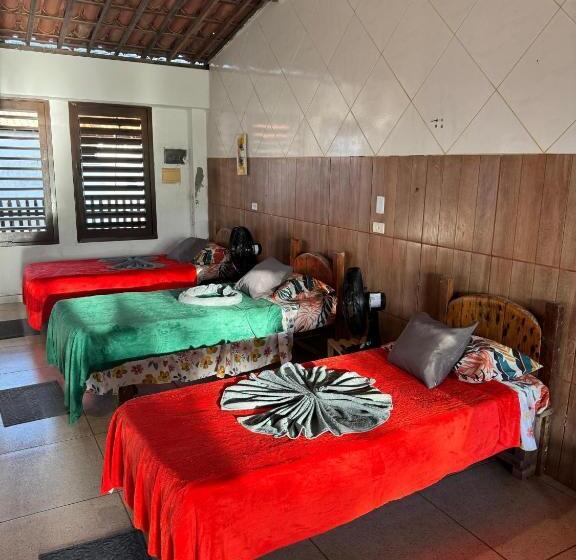 تختخواب در اتاق مشترک, Hostel Camping Galinhos