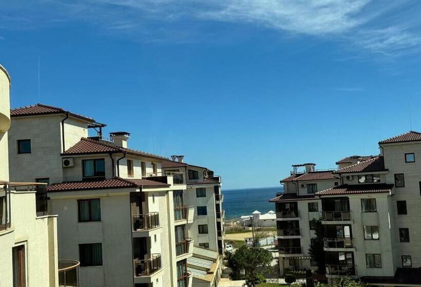 Апартаменты 1 Спальня Вид на Море, Sunshine Apartment