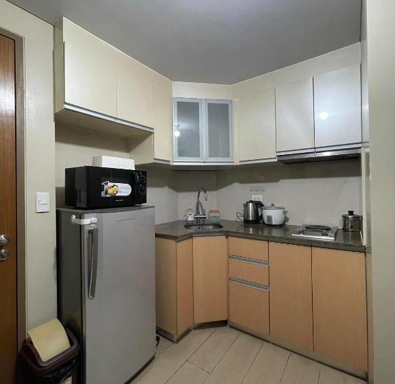 استودیو استاندارد با بالکن, Studio Unit 10 Mins Walk To Naia Terminal 3
