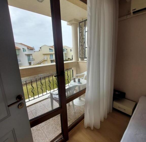 Апартаменты 1 Спальня с Террасой, Fort Noks Prestige Beach Aparthotel, Sveti Vlas
