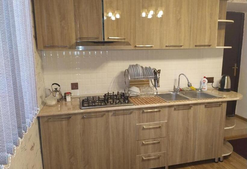 اتاق کلاسیک سه تخته, Ganja Guest House