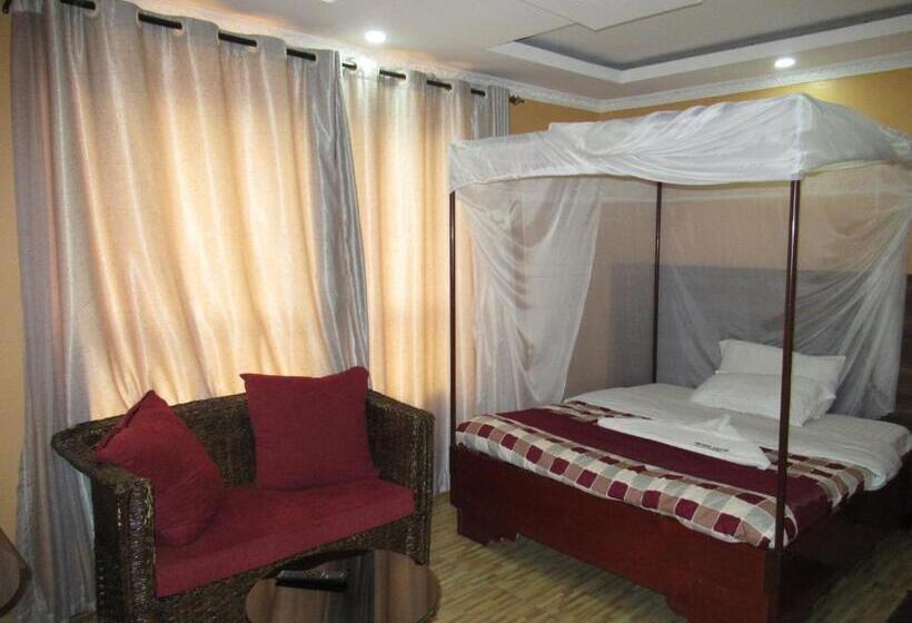 اتاق لوکس با تخت بزرگ, Amazon Airbreeze Hotel Bungoma Town