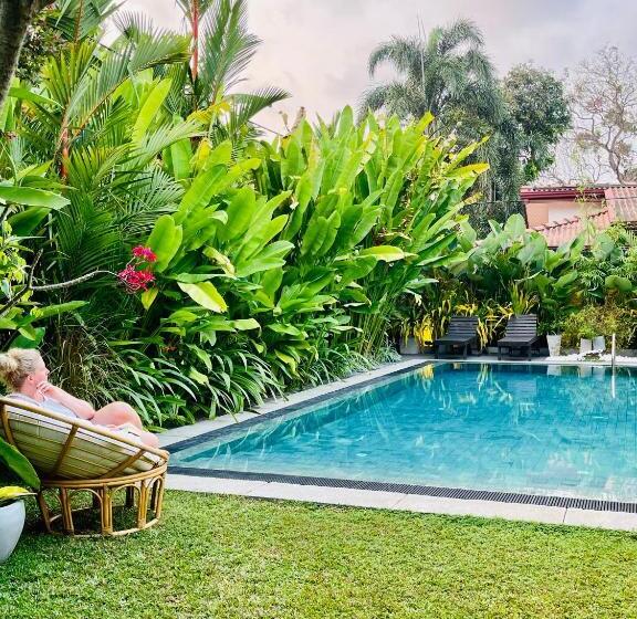 Номер Стандарт Вид на Сад, Roshe Sky Guest House Colombo