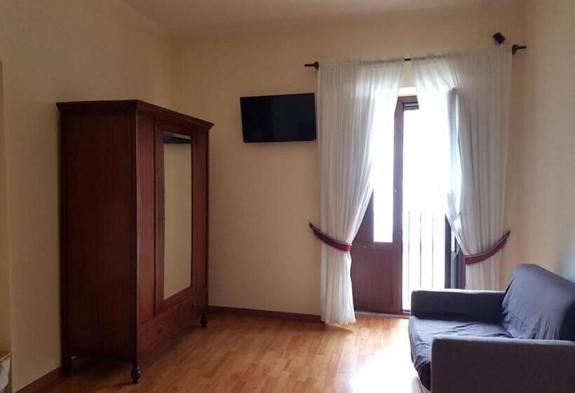 اتاق ساده سه‌ نفره, B&b La Piazzetta