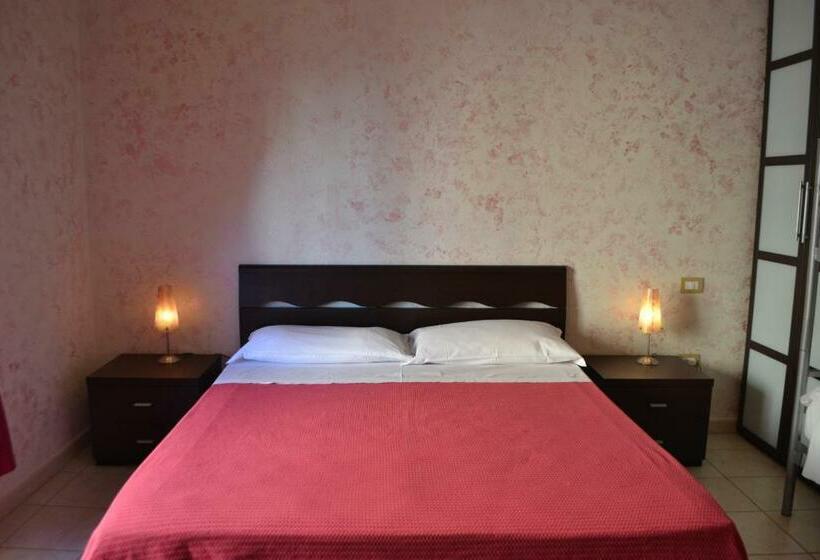 اتاق استاندارد چهار تخته, Sa Marina