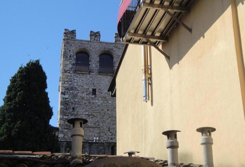 سوییت جونیور لوکس, The Tower Of The Old King
