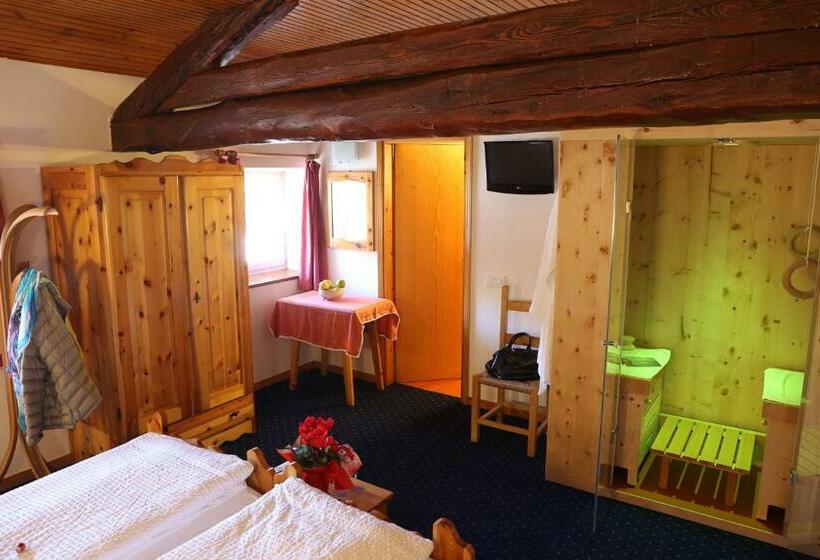 סוויטת ג'וניור, Albergo Due Spade