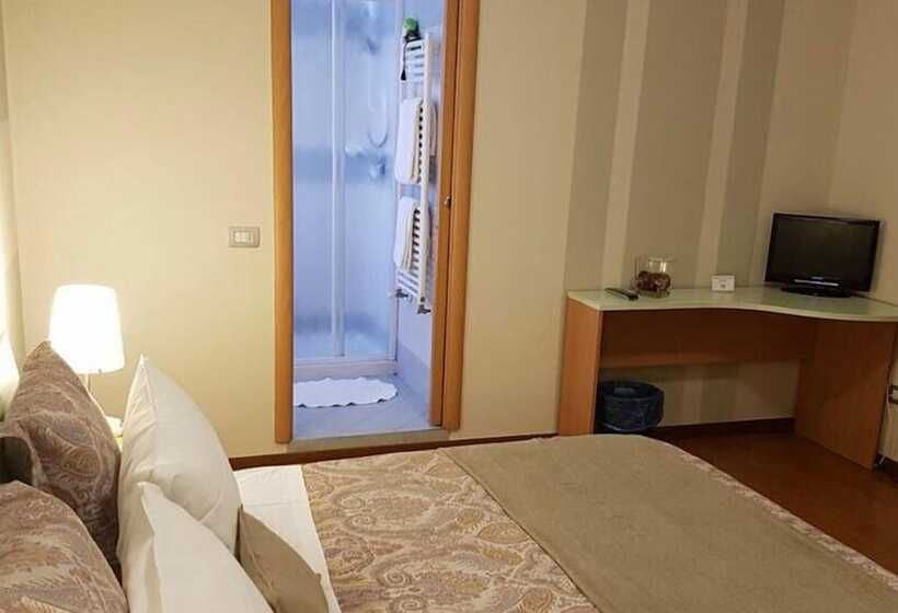 اتاق استاندارد یک نفره, Moniga