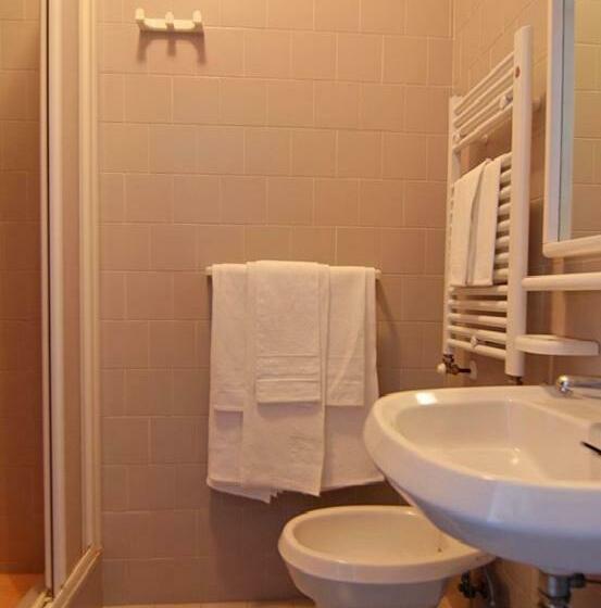 Economy Quadruple Room, Palmarosa