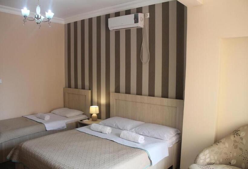 اتاق استاندارد سه نفره, Deluxe Guest House