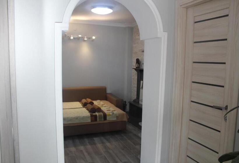 اتاق خانوادگی, Deluxe Guest House