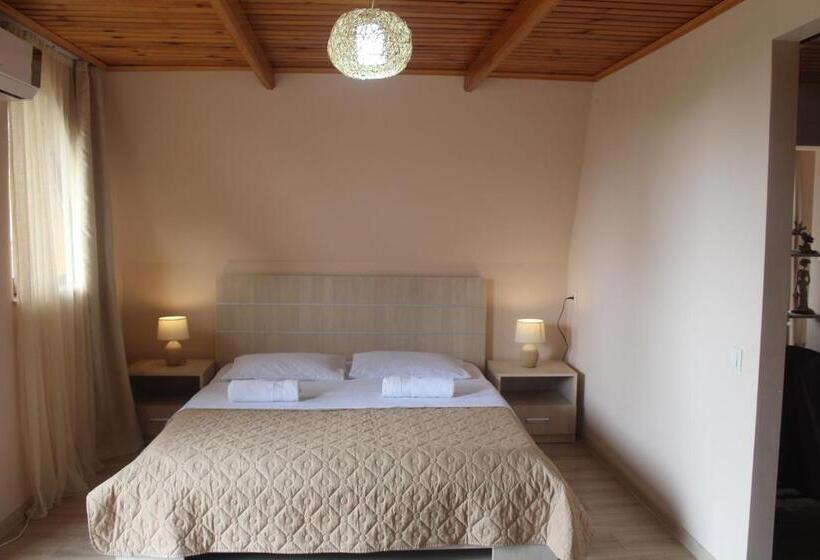 اتاق لوکس خانوادگی, Deluxe Guest House