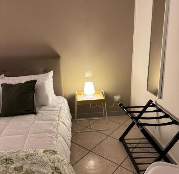 اتاق لوکس چهار تخته, 4th Floor Caserta