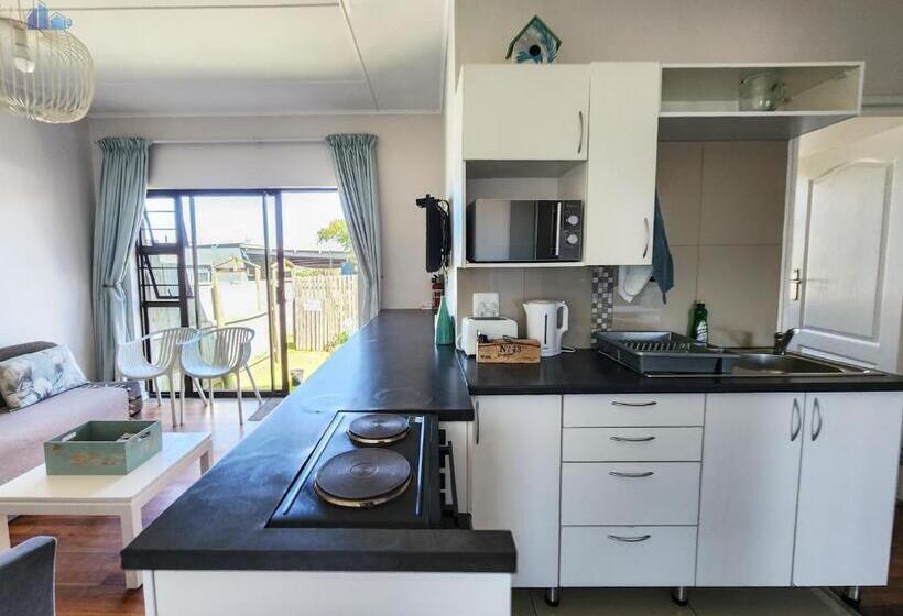 Семейный Номер, Gonubie Guest Cottages