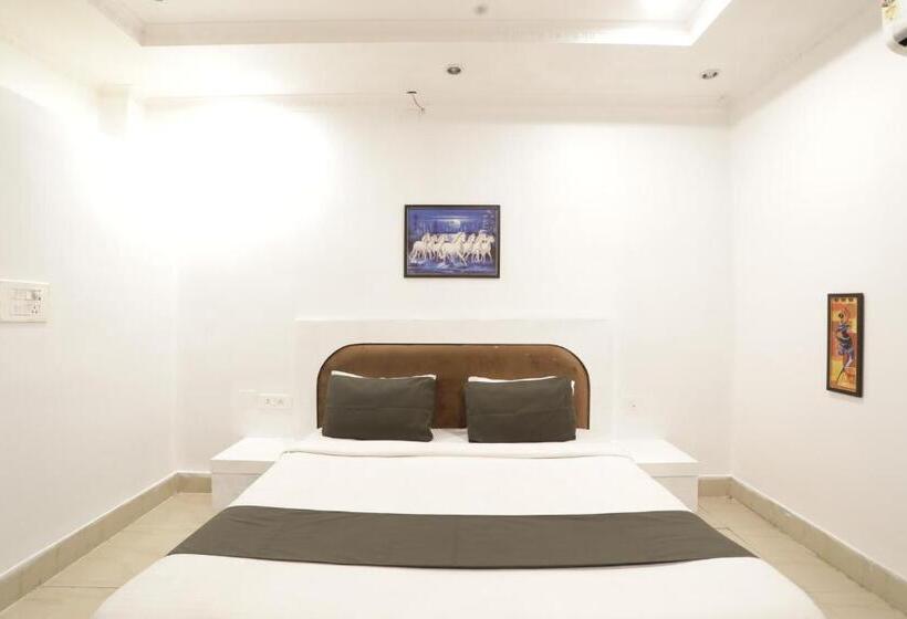 Номер Deluxe Кровать Кинг, Hi5 Stay Near Care Hospital By Morservices